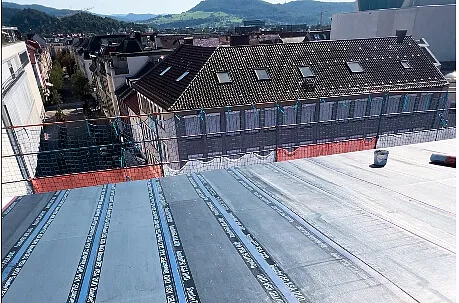 Dachsanierung eines Gewerbegebäudes in Freiburg mit Bitumenabdichtung
